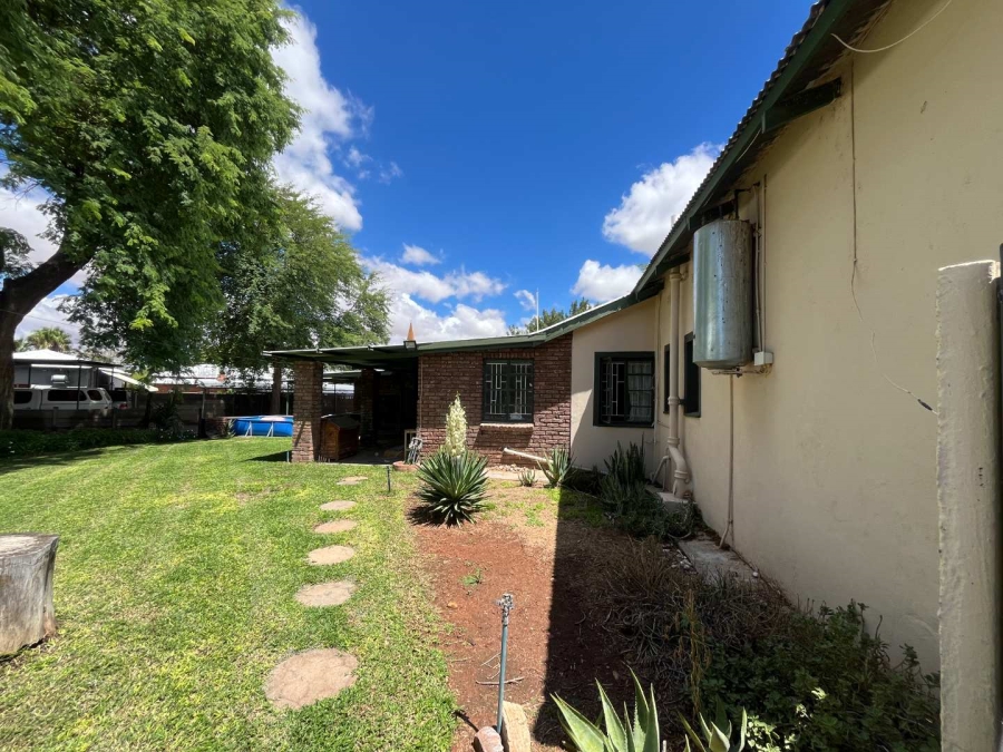 5 Bedroom Property for Sale in Die Rand Northern Cape